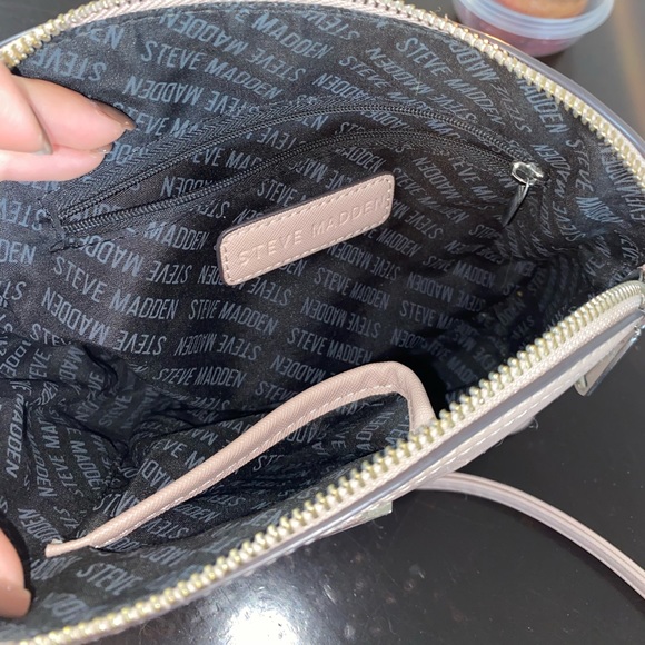 Pink STEVE MADDEN crossbody - Picture 3 of 5